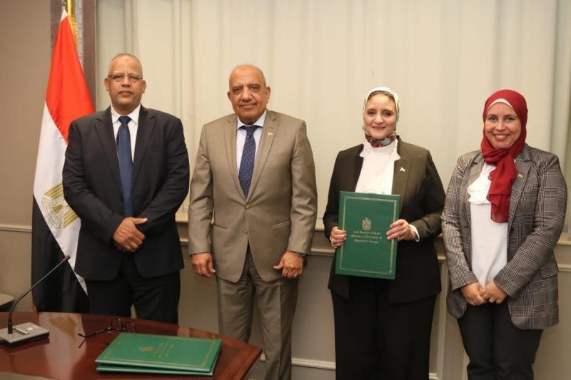 الدكتور محمود عصمت: توجه استراتيجي بدعم وتعزيز مشروعات الربط الكهربائي والتكامل مع شبكات الدول المجاورة