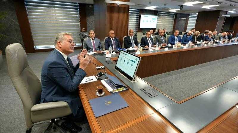 وزير البترول في لقاء مفتوح مع الإعلاميين ورؤساء تحرير الصحف والمواقع الإخبارية المصرية