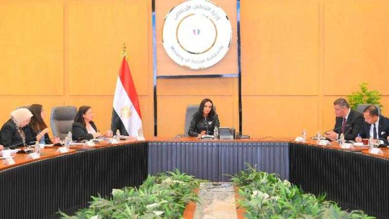 وزيرة التضامن تترأس اجتماع اللجنة الدائمة للإشراف على منظومة عمل الرائدات الاجتماعيات