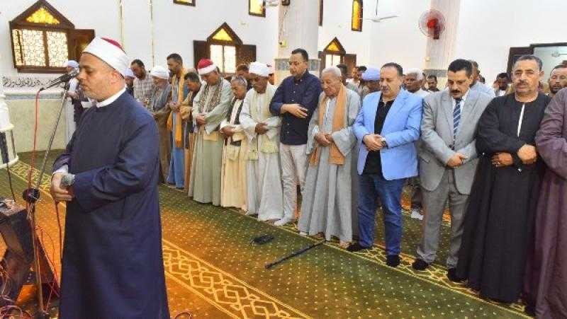 محافظ أسيوط يفتتح مسجد أبو بكر الصديق بعد تطويره بقرية عرب الكلابات بالفتح