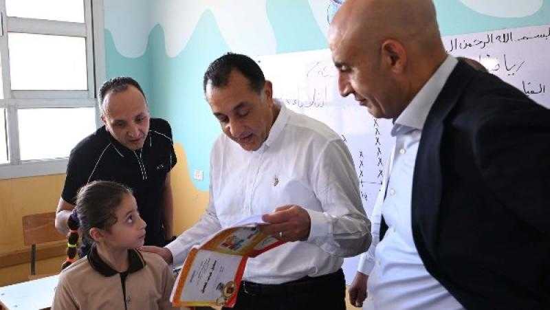 رئيس الوزراء يتفقد مدرسة الشهيد سامح طاحون الابتدائية بقرية شمّا بالمنوفية