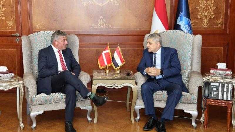 السفير الدنماركي يشيد بدور قناة السويس كمحرك رئيسي للتجارة الدولية واستدامة الإمدادات
