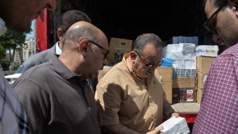 محافظ أسيوط يستقبل شحنة أدوية وكراسي كهربائية لدعم المستشفيات وذوي الإعاقة