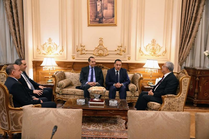 رئيس مجلس النواب يستقبل بمكتبه رئيس مجلس الوزراء