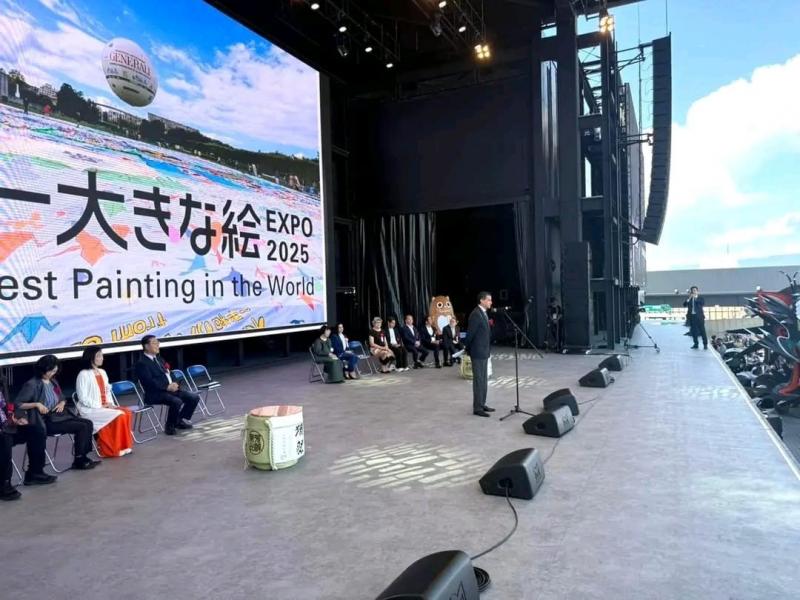 سفير مصر بطوكيو يشارك في عرض رسوم الطلاب المصريين واليابانيين| صور