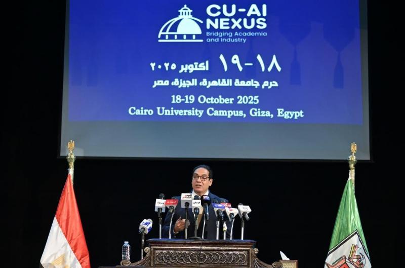 رئيس جامعة القاهرة يستعرض محاور المؤتمر الدولي حول الذكاء الاصطناعي | صور