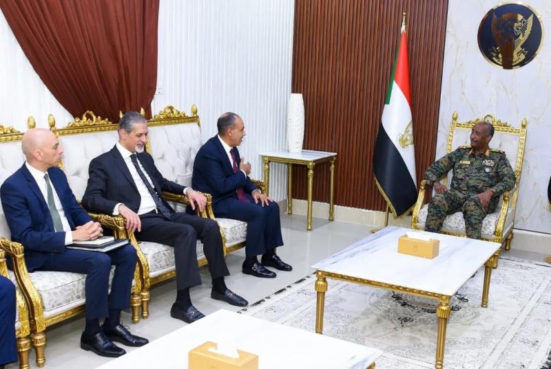 وزير الخارجية يلتقي الفريق أول ركن عبد الفتاح البرهان رئيس مجلس السيادة السوداني الانتقالي
