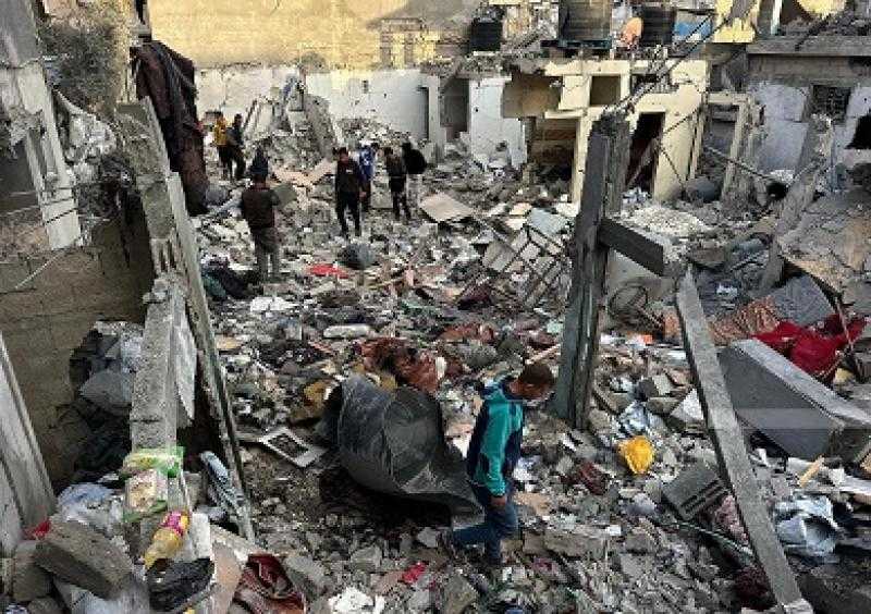 3 شهداء و13 مصابًا في قصف إسرائيلي على خيام النازحين بدير البلح