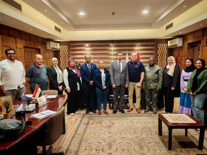 ”الزراعة” تستعد لفتح سوق جديد.. وفد جنوب أفريقي يتفقد منظومة صادرات الرمان | صور