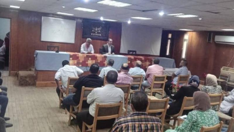 وكيل صحة قنا يبحث سبل تطوير وتحسين جودة الخدمات الطبية بالمستشفى العام