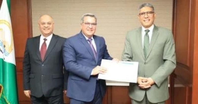 محافظ الجيزة يكرم القائمين على إنجاز الخطة الاستثمارية عن العام المالى 2024 – 2025