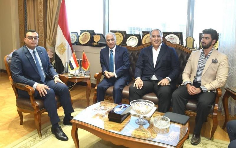 وزير الإسكان يلتقي السفير المغربي لبحث أوجه التعاون بين مصر والمغرب