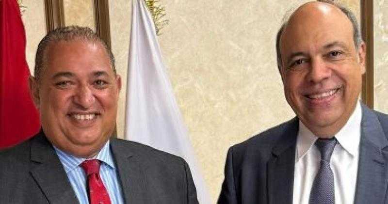 وزير الطيران المدنى يلتقى رئيس قطاع النقل الجوى بالإيكاو ويشيد بدوره القيادى