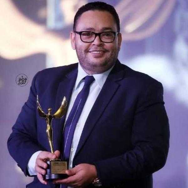 أحمد رزق يحُث الشباب على القراءة بدلا من قضاء أوقاتهم في تصفح مواقع التواصل الاجتماعي