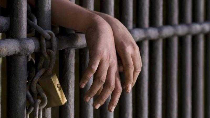 ضبط عاطل بحوزته مخدرات وسلاح ناري في بنها