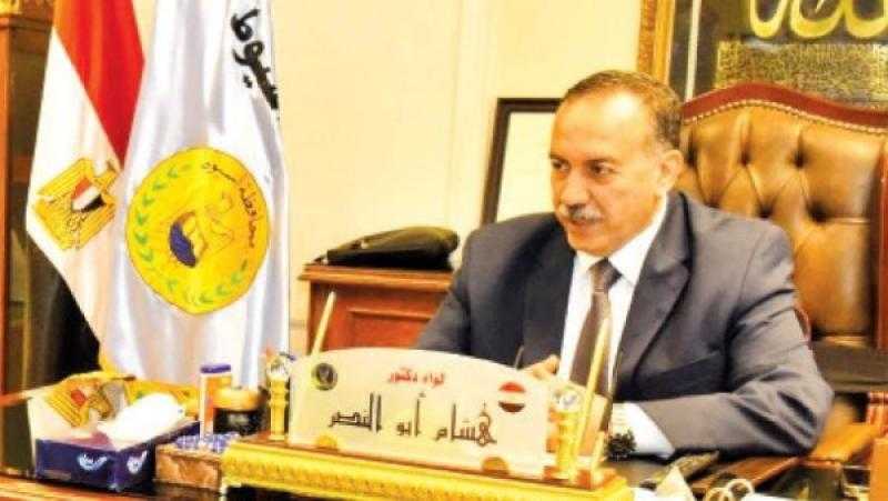 محافظ أسيوط: لا خطر على السكان.. فيضان النيل تحت السيطرة