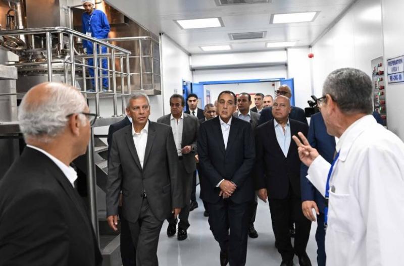 رئيس الوزراء يفتتح مصنعي ”إنتاج الخامات الدوائية” و”المطهرات” بالقليوبية