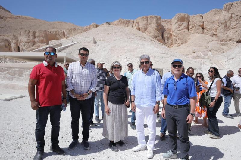 وزير السياحة يتفقد فنادق الأقصر ويشيد بجودة الخدمات وتنوع التجربة النيلية