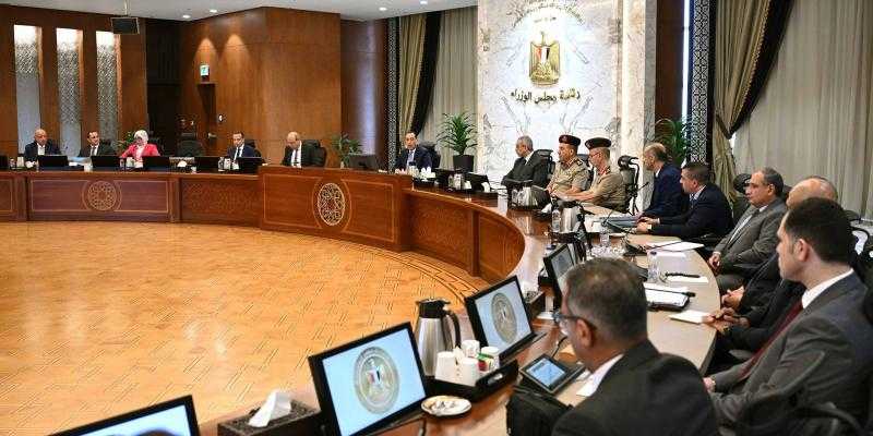 رئيس الوزراء يتابع موقف مشروعات تطوير البُنى التحتية وأنظمة التأمين بالمطارات
