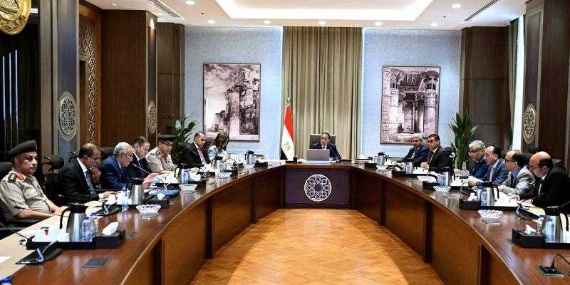 رئيس الوزراء يترأس اجتماع لجنة تقنين أوضاع الكنائس والمباني الخدمية التابعة لها