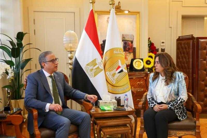 عوض تبحث مع محافظ الفيوم جهود تطوير المحميات الطبيعية وخطط التكيف مع تغير المناخ