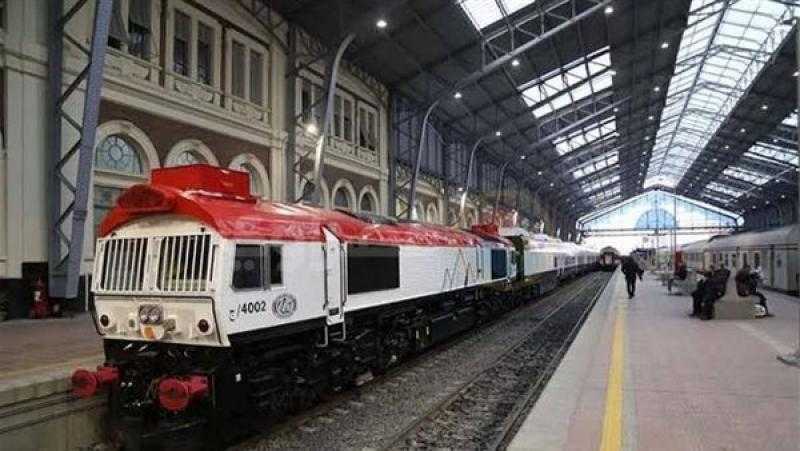 بدءًا من الغد.. السكة الحديد تضيف رسوم حجز على بعض تذاكر القطارات