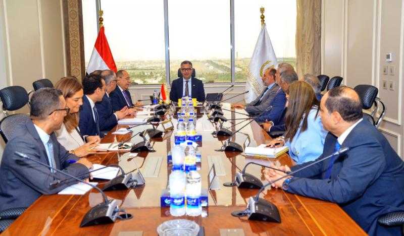 وزير التموين يبحث مع «إي أند مصر» تطوير مشروع المنافذ التموينية «كاري أون»