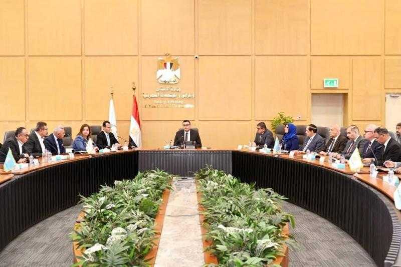 وزير الإسكان يترأس اجتماع المجلس المصري للبناء الأخضر والمدن المستدامة