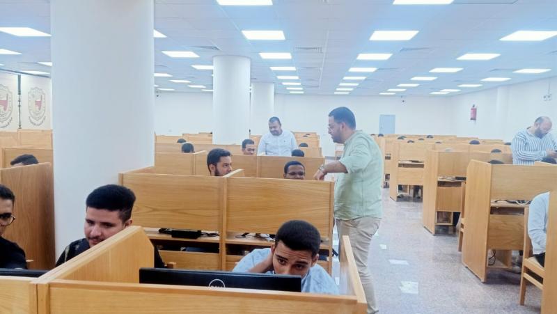 تدريبات مكثفة على نظام الامتحان الإلكتروني لطلاب جامعة سوهاج الأهلية