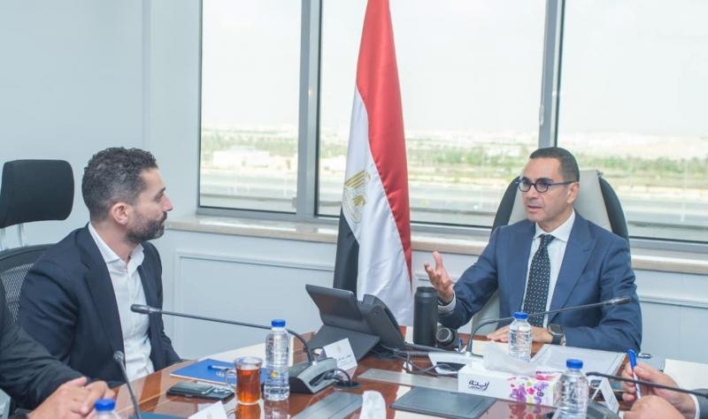 وزير الاستثمار يلتقى وفد شركة ”LDV” لبحث سبل تعزيز الشراكات الاستثمارية في مجالات التعليم والتنمية المستدامة