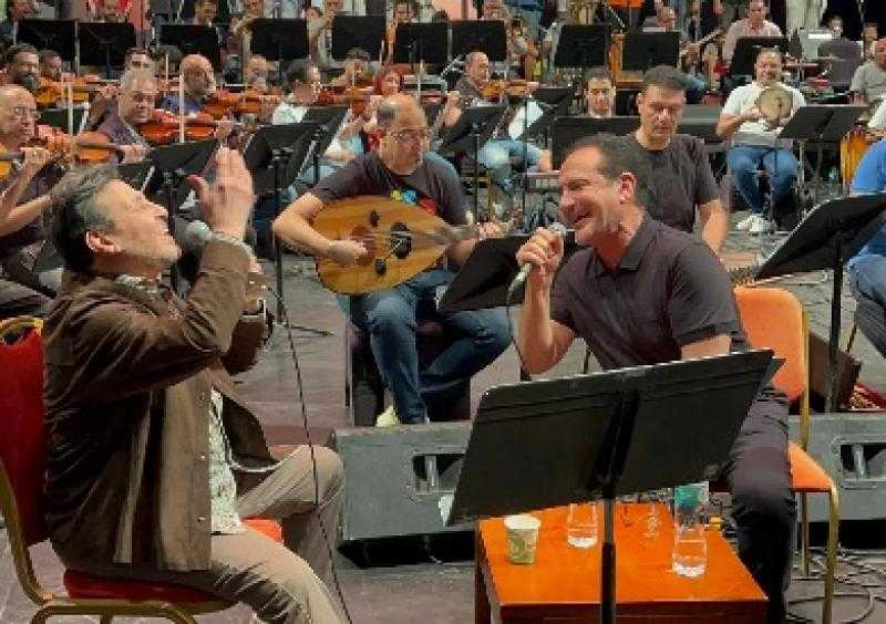 بعد 40 عامًا من دويتو «بلدي».. محمد ثروت وهاني شاكر يحييان ذكرى انتصارات أكتوبر بدار الأوبرا