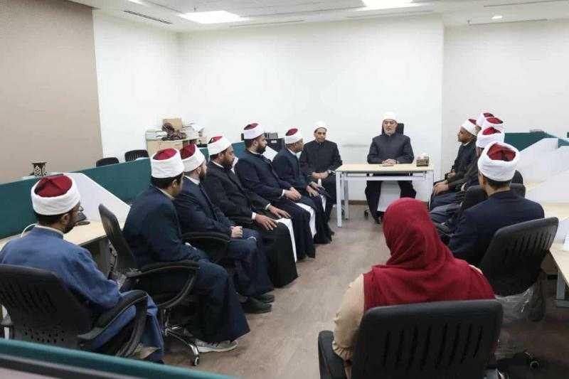 مفتي الجمهورية يتفقد الإدارة العامة للفتوى الإلكترونية بدار الإفتاء