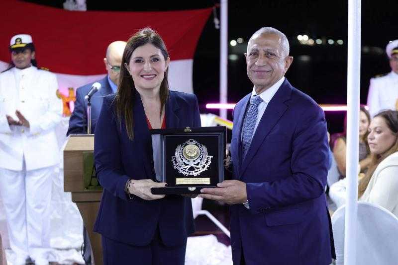 رئيس الأكاديمية العربية يستقبل وزراء من قبرص والبحرين علي متن السفينة عايدة 4