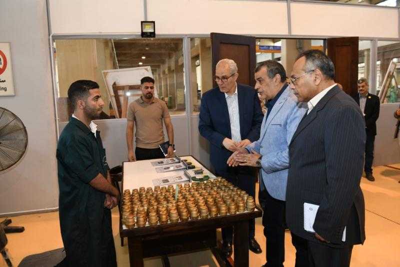 وزير الإنتاج الحربي يتابع مراحل التصنيع بشركة أبو زعبل للصناعات المتخصصة (مصنع 300 الحربي)