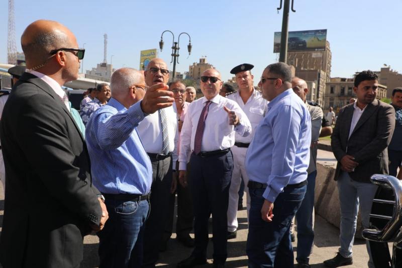 محافظ القاهرة يتابع نقل مواقف السيارات العشوائية من ميدان رمسيس.. صور