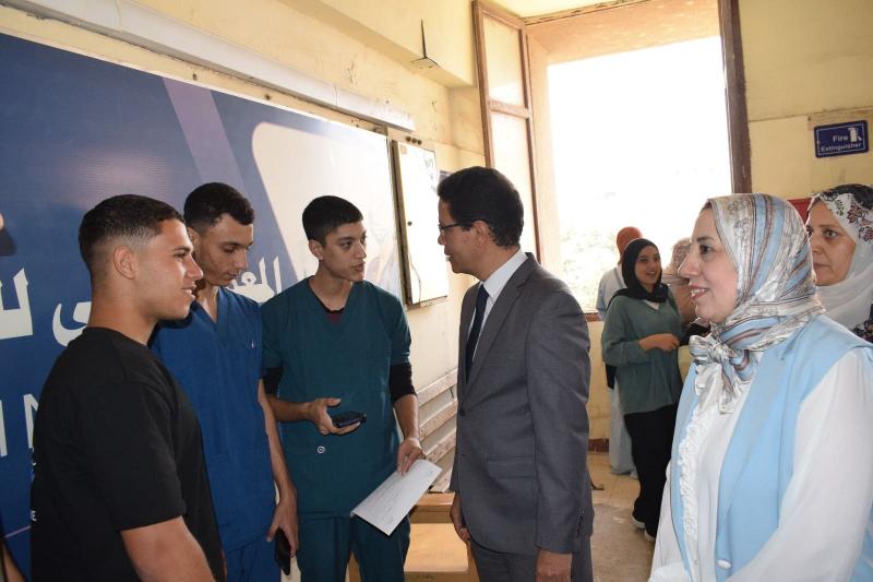رئيس جامعة بنها يتفقد سير العملية التعليمية بالمعهد الفني للتمريض
