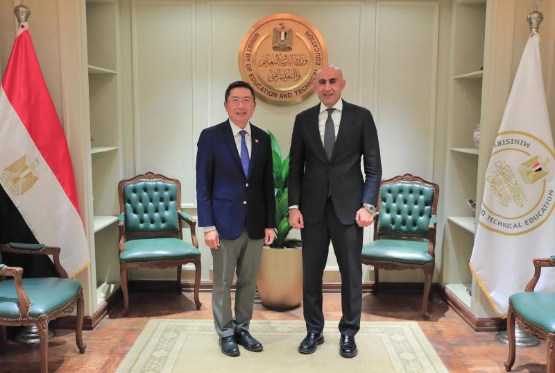 وزير التربية والتعليم والتعليم الفني يبحث مع سفير سنغافورة بالقاهرة آليات تعزيز التعاون
