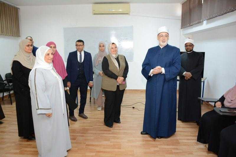 وكيل الأزهر يتفقد أعمال دورة تأهيل الدعاة لاستخدام لغة الإشارة