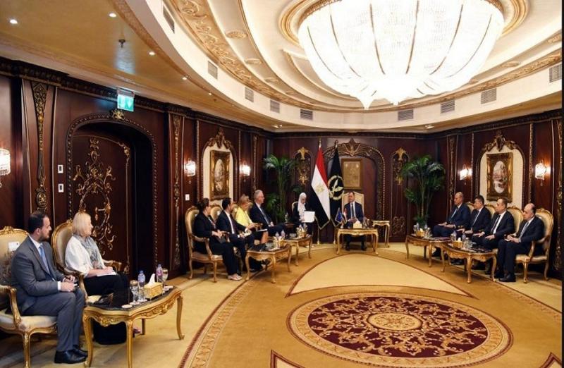 وزير الداخلية يبحث مع مسؤولين أوروبيين تعزيز التعاون في مكافحة المخدرات