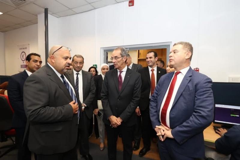 وزير الاتصالات يزور شركتين مصريتين في الأقصر وقنا تعملان في مجال تقديم خدمات تكنولوجيا المعلومات