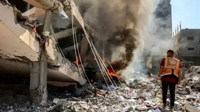 هآرتس: عامان على حرب غزة دون هدف وإسرائيل غارقة بالعزلة وتحتضر وأصبحت رهنا لنزوات ترامب