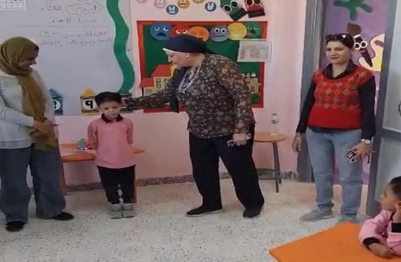 وكيل تعليم السويس تواصل المتابعة الميدانية للمدارس وانتظام العملية التعليمية