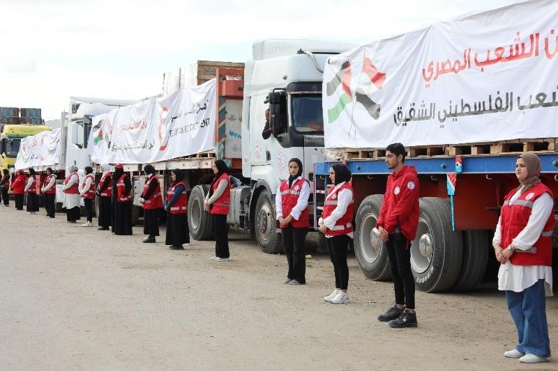 «الهلال الأحمر»: أكثر من 150 ألف سلة غذائية بقافلة «زاد العزة» الـ46 لأهالينا في غزة| صور