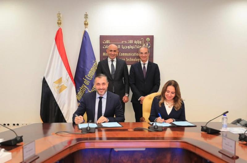 وزيرا الاتصالات والتربية والتعليم يشهدان توقيع مذكرة تفاهم بين وزارة الاتصالات وتكنولوجيا المعلومات وشركة ” إتش بى - مصر”