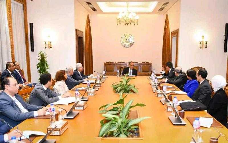 وزير الخارجية يلتقي بقيادات القطاع القنصلي لمتابعة تطوير الخدمات المقدمة للمصريين في الداخل والخارج