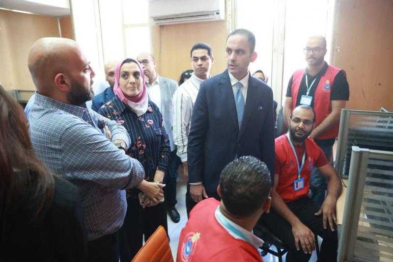 نائب وزير الصحة والسكان يتفقد غرفة الخط الساخن بالإسكندرية ويوجه بتعزيز بيئة العمل