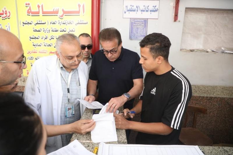 خلال زيارة مفاجئة لمستشفى الخازندارة العام.. وزير الصحة يوجه بإجراءات حاسمة لضمان جودة الخدمات الطبية