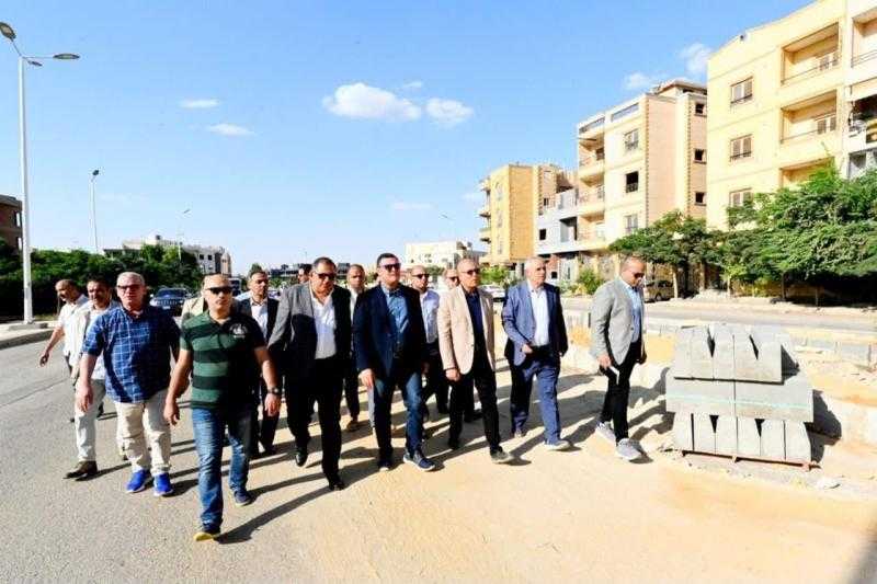 وزير الإسكان يتفقد محاور وطرق مدينة الشروق ويوجه بضرورة الاهتمام بأعمال الصيانة والزراعات والنظافة وصيانة أعمدة الإنارة