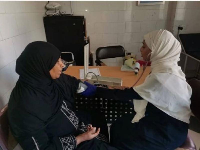 صحة الأقصر تفحص المواطنين يوميا بالمجان ضمن حملة 100 يوم صحة