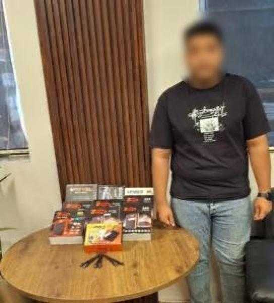 ضبط شخص بالقاهرة يدير محلا لبيع أجهزة ريسيفر غير مصرح بتداولها
